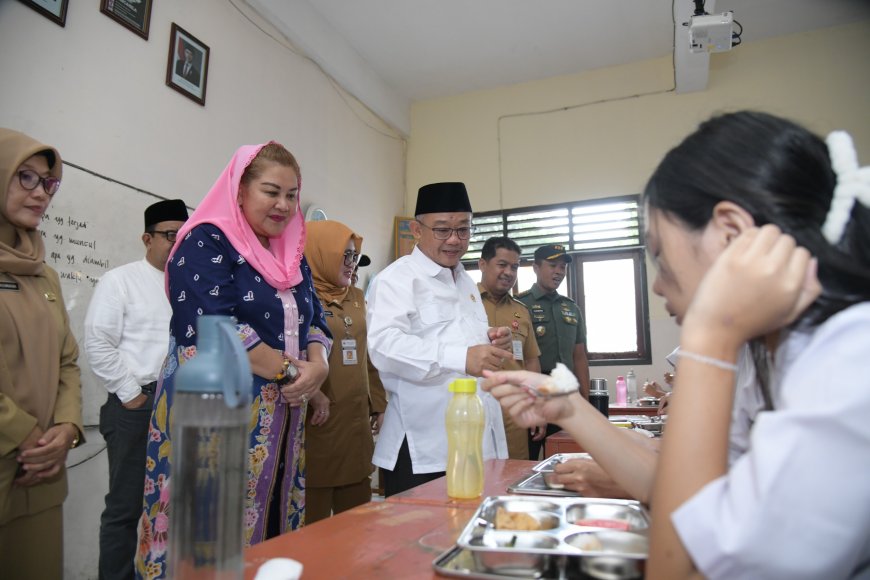 Mendikdasmen Apresiasi Program Makan Siang Bergizi Gratis di Semarang