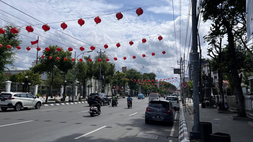 Pemerintah Kota Semarang Hias Jalan Protokol dengan Lampion untuk Meriahkan Imlek 2025